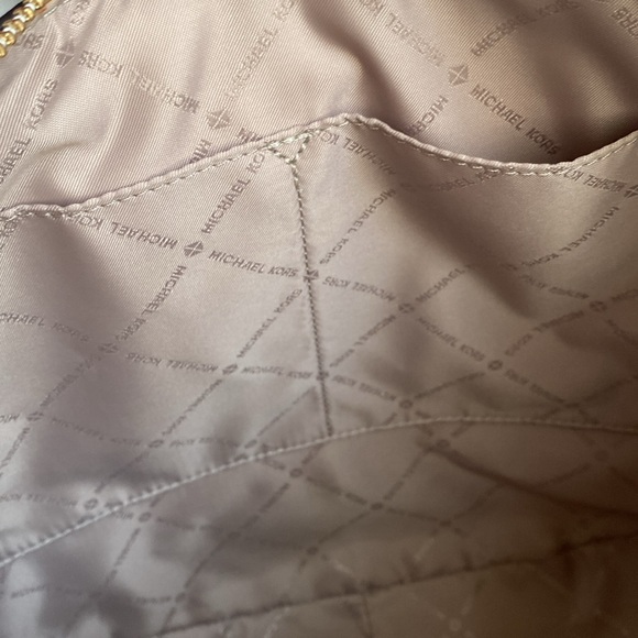 MICHAEL Michael Kors BEDFORD🤍WHITE🤍LEATHER MEDIUM CRESCENT SHOULDER BAG🌟NWT🌟 - Picture 15 of 17